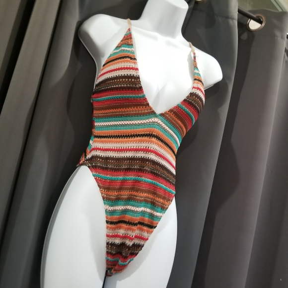 NWT Beautiful Variegated Color One Piece Swimsuit - Picture 8 of 8